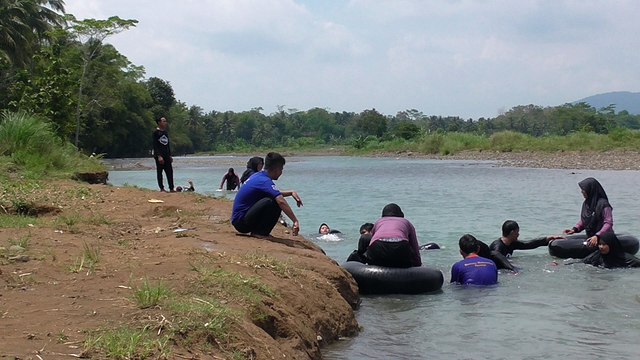 Keceriaan Makrab Progdi Pendidikan Fisika UMP 2016 di Dewi Mass - 00068