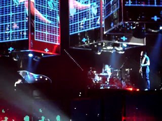 Скачать видео: Muse - United States Of Eurasia - Turin Palasport Olimpico - 12/04/2009