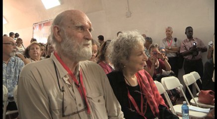 Feria del libro de La Habana redita obra Margaret Atwood de visita en la isla