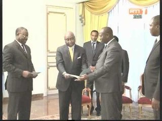 Daniel Kablan Duncan et Donald Kaberuka signent l'accord de siège révisé entre la BAD et la CI