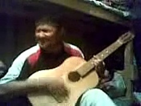 Carcelero guitarrista Fångvaktare Geôlier guitariste Gefängniswärter Gitarrist Carceriere Jailer guitar player Asia musique Asie Asie Clips مقاطع آسيا Klip Asia एशिया क्लिप्स ایشیا کلپس видео video فيديو वीडियो วีดีโอ bhidio