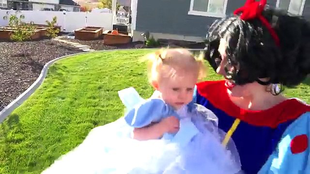 BAD Baby Food FIGHT!! Jokergirl and Harley Quinn vs spiderman and Elsa w/ cute baby cinderella!!