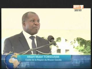 Descargar video: Mme Dominique Ouattara offre pour 200 millions de médicaments aux populations des Montagnes