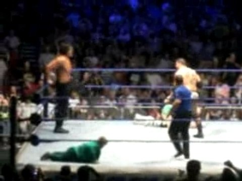 WWE Smackdown Tour Bercy Hornswoggle !!
