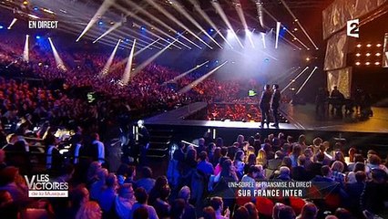 Pour ouvrir les "Victoires de la Musique", Bruno Guillon embrasse Thomas Thouroude - Regardez