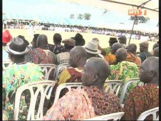 Le président de la CRDV, Charles Konan Banny soulage les populations d'Abobodoumé