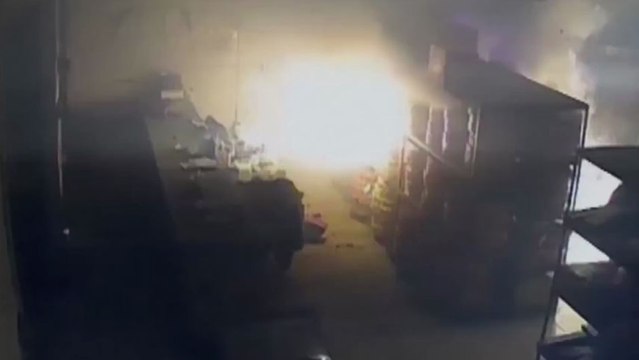 Un homme ivre met le feu dans un magasin de feux d'artifices