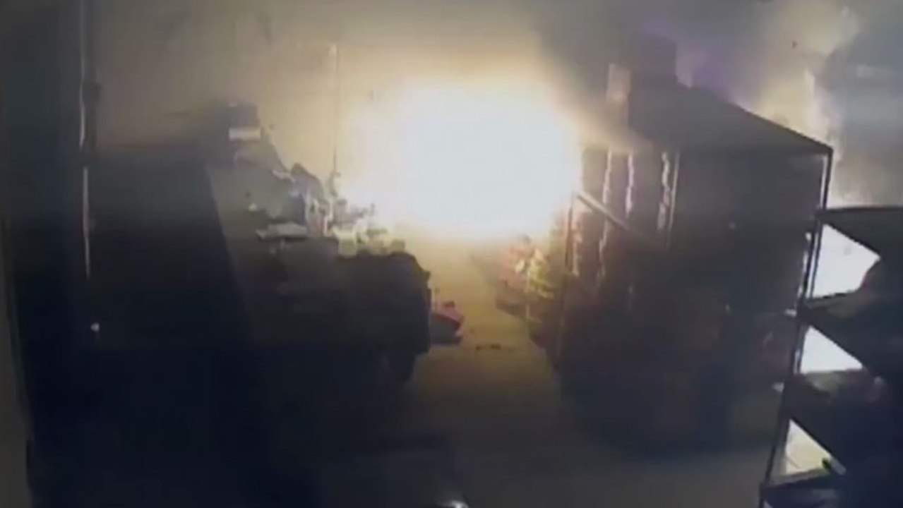 Un homme ivre met le feu dans un magasin de feux d'artifices