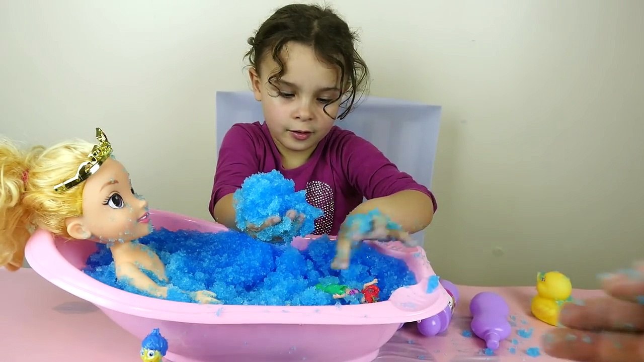 Disney Princess Sleeping Beauty Baby doll in a magical gelli baff with kids toys