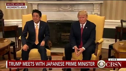 Shinzo Abe rolles eyes at Donald Trump after handshake