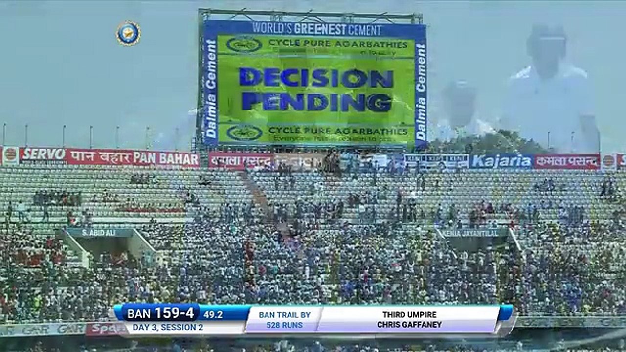 Out or not out? naye behas shoru