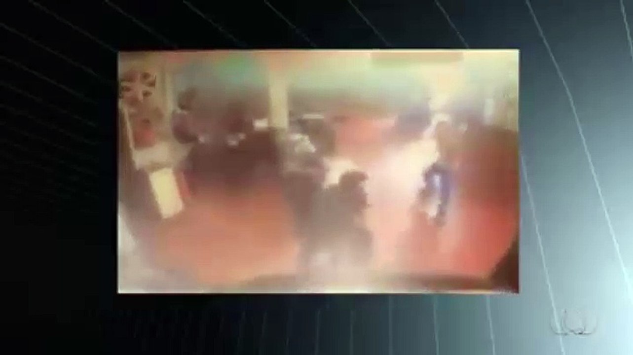 CÂMERA DE SEGURANÇA FLAGRA MOMENTO EM QUE COMERCIANTE É EXECUTADO EM SUA LOJA