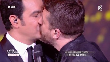Victoires de la Musique : Bruno Guillon embrasse Thomas Thouroude