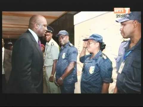 Le Ministre Hamed Bakayoko félicite les éléments de la police spéciale de l`aéroport