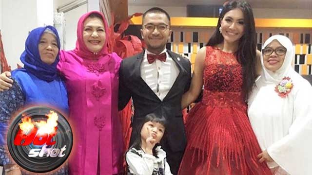 Denada-Ihsan Tarore bertunangan? - Hot Shot 11 februari 2017