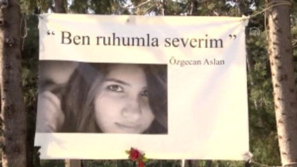 Özgecan Aslan Mezarı Başında Anıldı