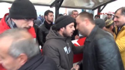 Sakarya Ikiz Kardeşi Şehidin Üniformasını Giydi