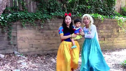 Spiderman, Elsa, Snow white lose their clothes! w/ snow white baby, doctor, joker girl