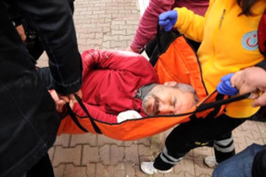 Intihara Kalkışan Emekli Astsubayı, Polis Kolundan Vurarak Kurtardı