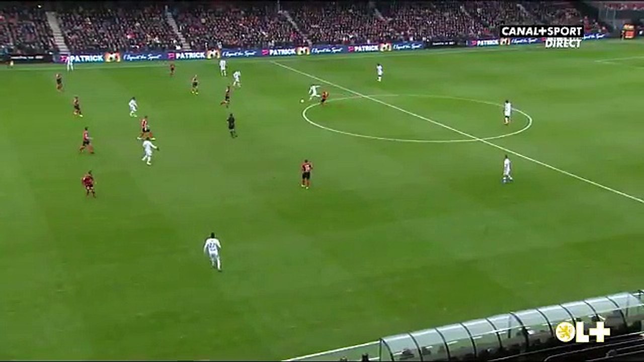 L'action collective en mode Barça de l'OL conclue par Lacazette !