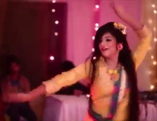Mehndi Dance Beautiful Girl Got Moves