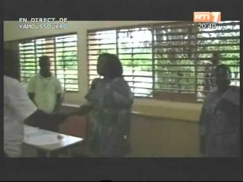 Le ministre de l'éducation nationale visite trois centres où se tiennent les oraux du BEPC