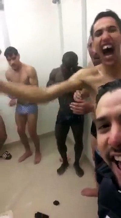 Célébration dans les douches! Victoire 1/8 eme Coupe André Granier