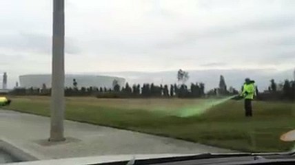 В Баку начали окрашивать газоны: что это значит?