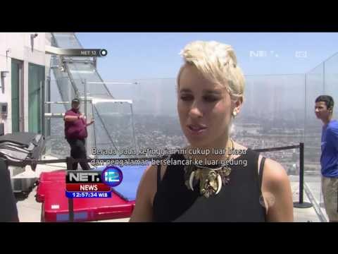 Aksi Menegangkan Berseluncur di Dalam Kaca Skyslide - NET12