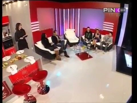 Avi Karabatic ISPALE SISE dok je plesala .