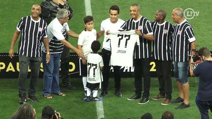 Video herunterladen: Jadson recebe camisa 77 em noite de homenagens na Arena Corinthians