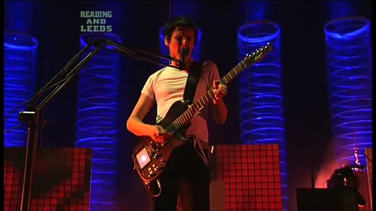 Muse - Invincible, Reading Festival, 08/26/2006