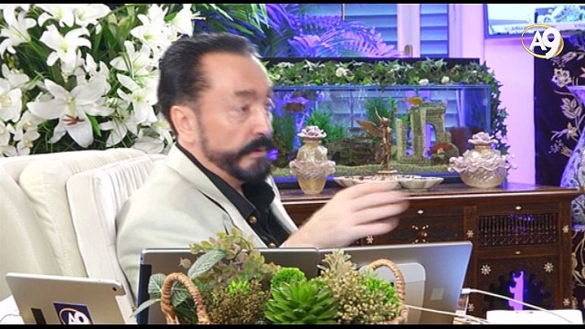 Darbe girişimi gecesi ilk açıklamayı yapan Adnan Oktar darbecileri moral olarak çökertti