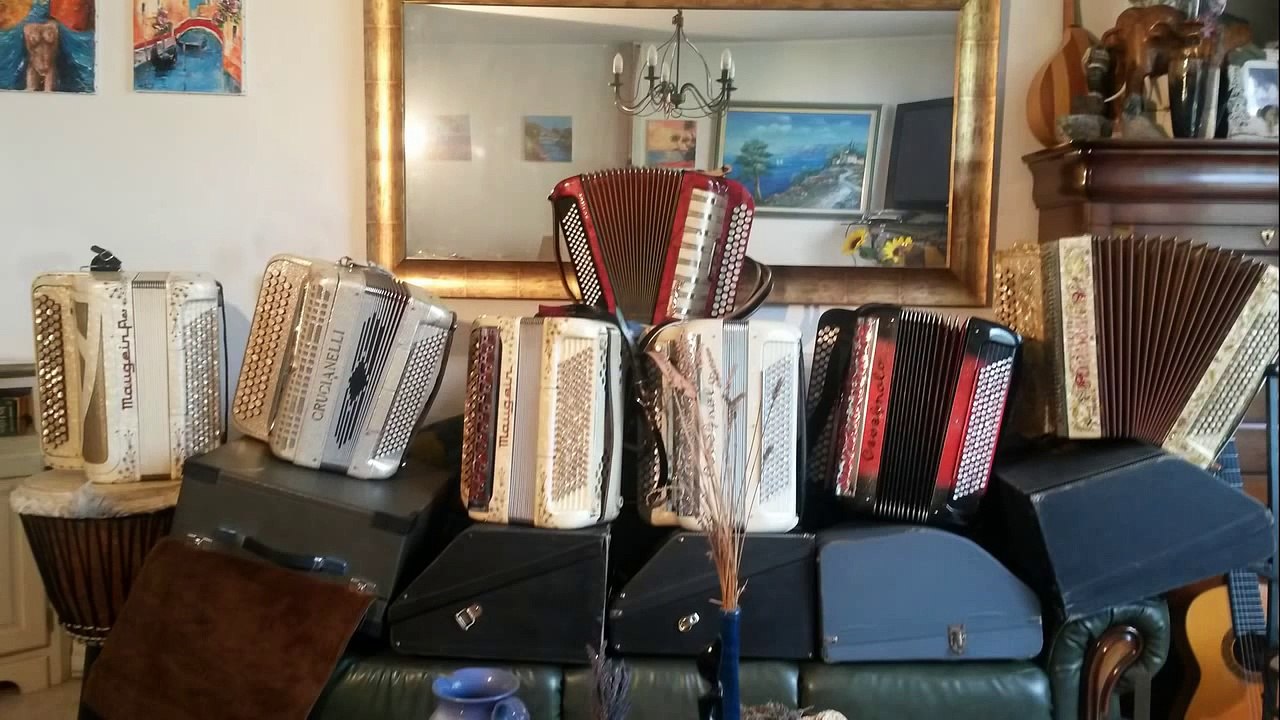 ELVIS ROMANTIC ACCORDION