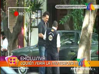 Harry Geithner muy feliz con otra mujer que no es su esposa