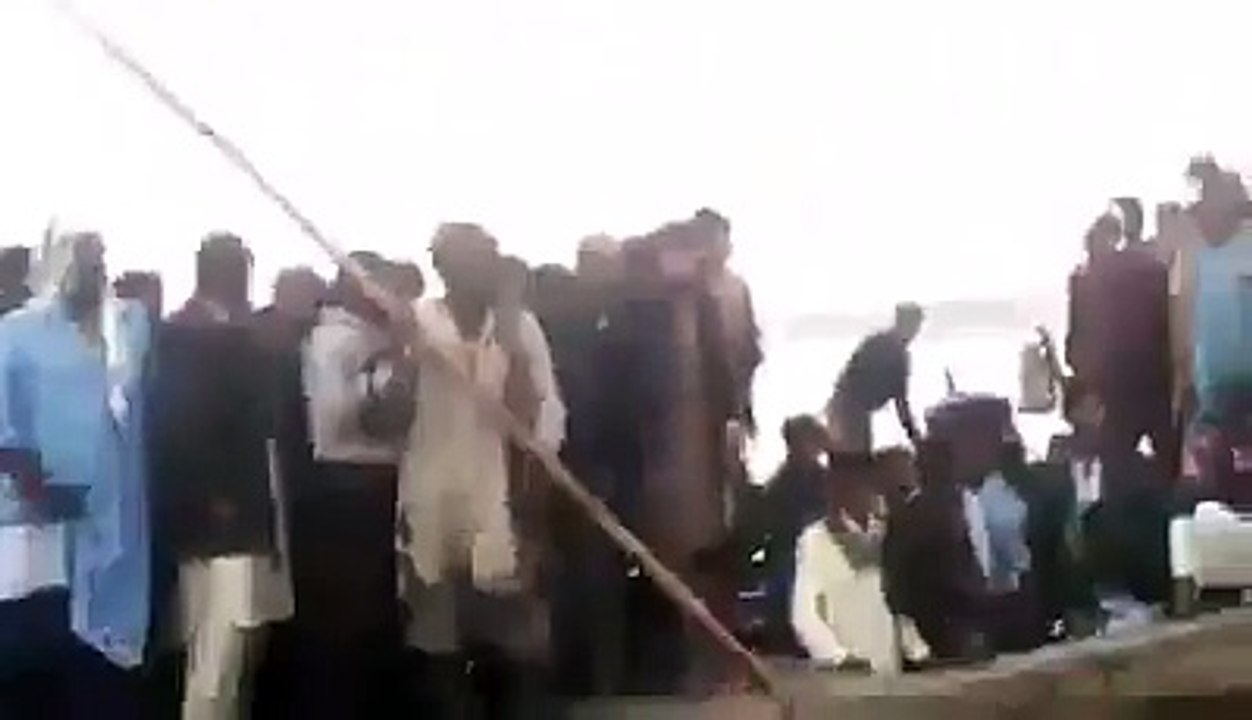 Ship is sinking in river indus due to Overweight Near Sukkur No one injured Don't worry