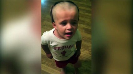 Ce Gamin a piqué la tondeuse de papa