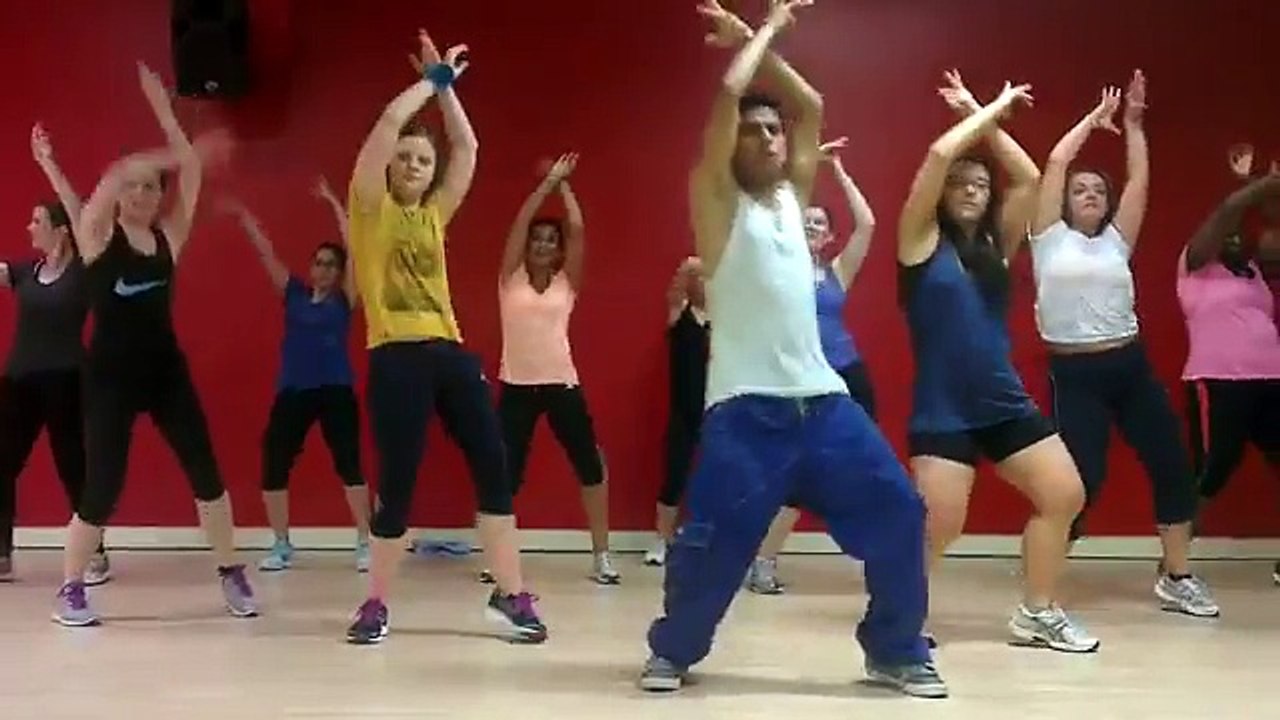Chammak Challo - Bollywood Zumba with Nilesh