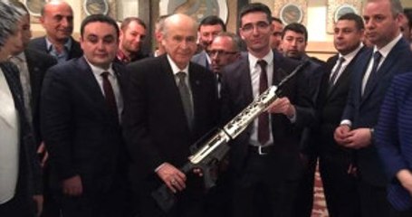 Bahçeli Tüfeği Eline Alıp Konuştu: Şimdi El Bab'a Gidebiliriz