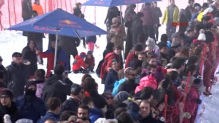 Buz Gibi Suya Atladılar