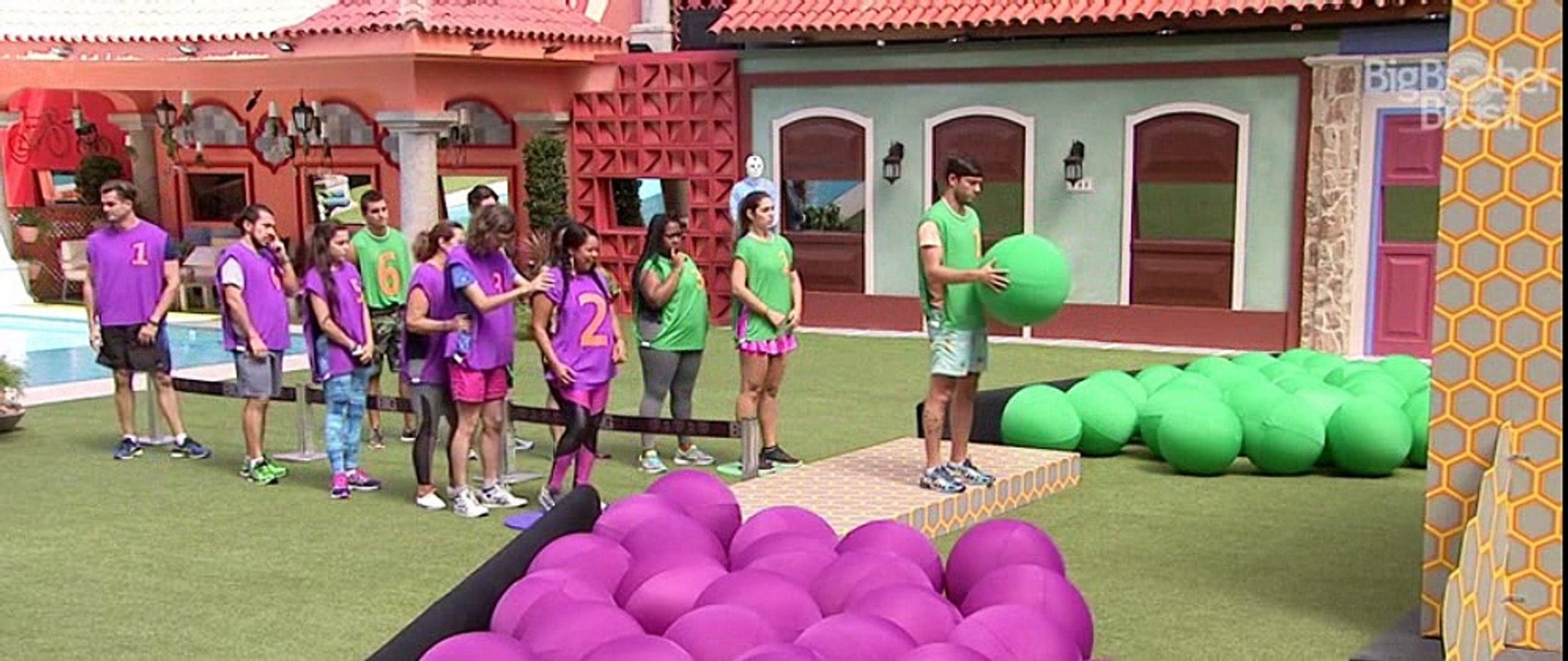 #BBB17 - Prova da Comida: Grupo Roxo contra Grupo Verde