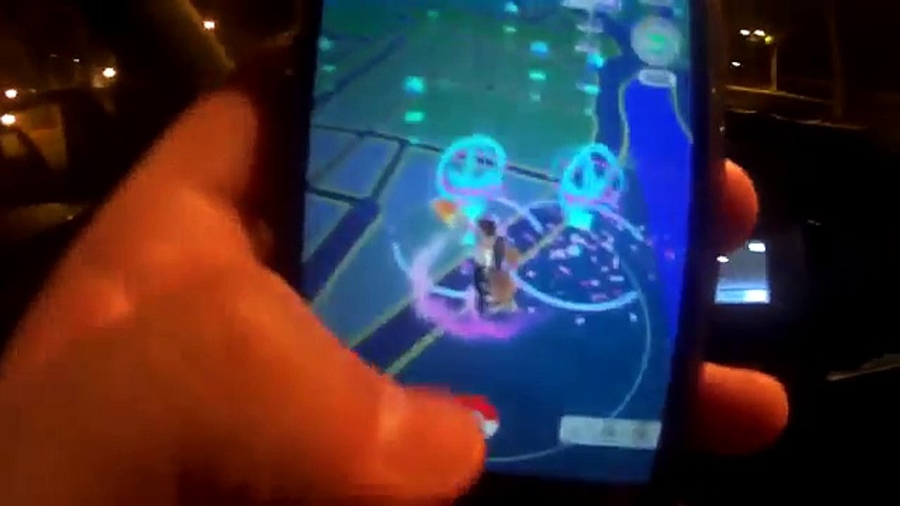 POKÉMON GO #9 - FUI NA PRAIA DE NOITE E CAPTUREI O MELHOR POKÉMON !