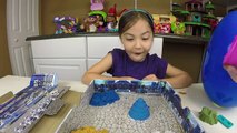 FROZEN BIRTHDAY CAKE KINETIC SAND Huge Egg Surprise Opening Disney Junior & Palace Pets Toys Review