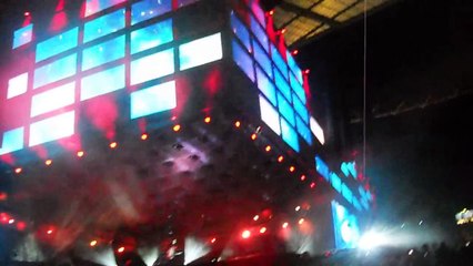Muse - United States of Eurasia - London Wembley Stadium - 09/11/2010