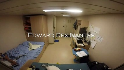 La cabine d'un bateau prend vie pendant une tempête