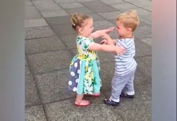 Un couple d'enfants trop mignon !