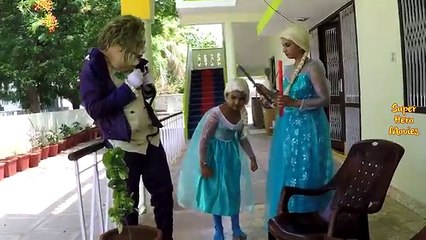 Замороженные Эльза выдувания пузыря | Joker Fun Snake Prank Повороты Замороженный Эльза Маленькая девочка в реальной жизни