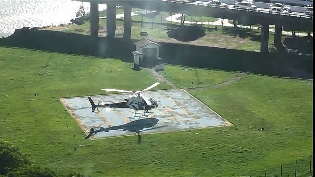 Helicóptero transporta militares dos quartéis para outros pontos de Vitória