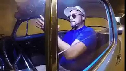 تفرجوا في الكليب الجديد لوليد النهدي بعنوان '' بيكش فيني '' باللاهي اسمعوا كالكلمات وشوفو الشلة إلي معاه !!! تعليقكم ؟؟؟