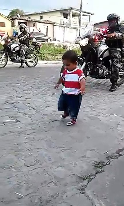 Garotinho Marchando